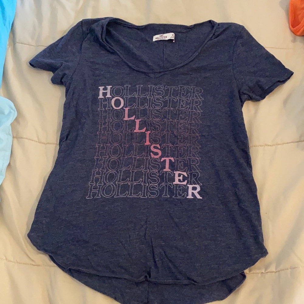 Hollister vneck t shirt
